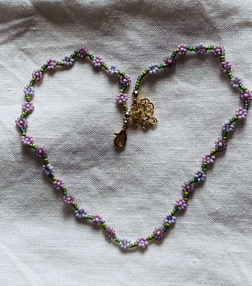 Korálkový kytičkový choker Šeřík #2