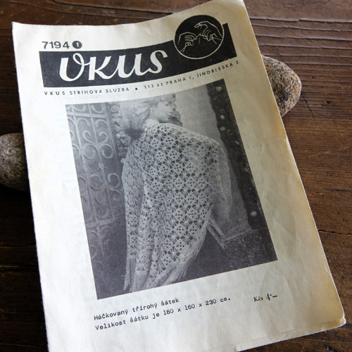 VKUS 7194 ... háčkovaný šátek — foto 1