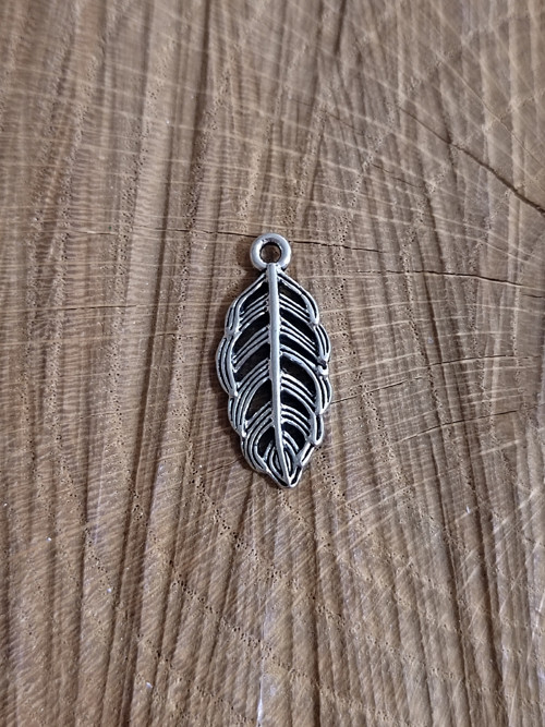 Přívěsek list 11x25 mm