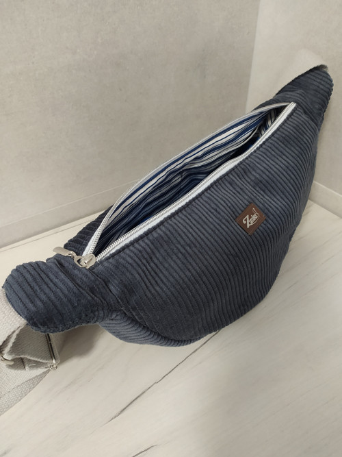 Ledvinka - crossbody manšestrová tmavě ṣ̌edá