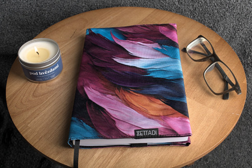 BOOKISH obal na knihy - barevné peří