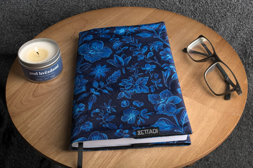 BOOKISH obal na knihy - modré květiny