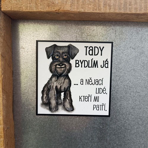 Tady bydlím já... a nějací lidé... (fousek)