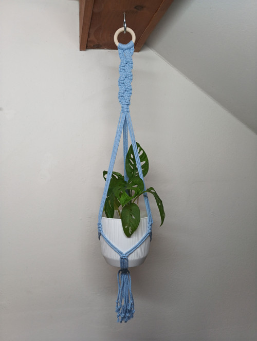 Macramé závěs na květináč - světle modrý