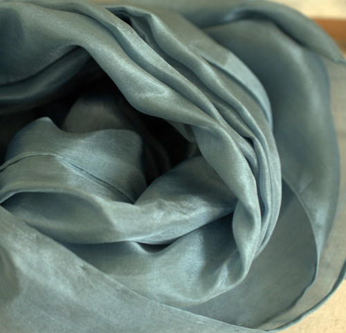 HEDVÁBNÁ ŠÁLA.......180 x 45