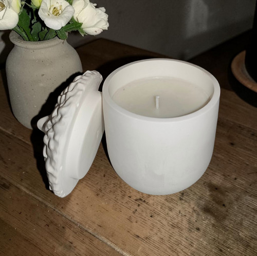 Vonná svíčka ve stylovém designu – Sandalwood & Va