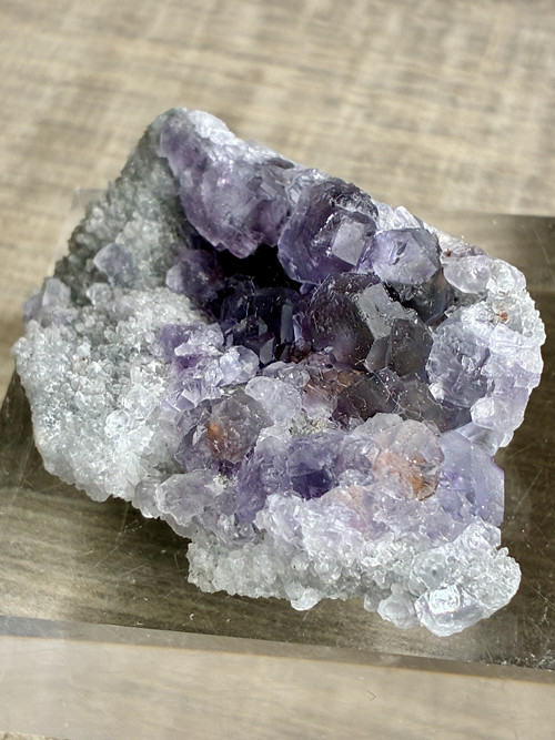 FLUORIT fialový- výstavní minerál 33.3 g. Čína