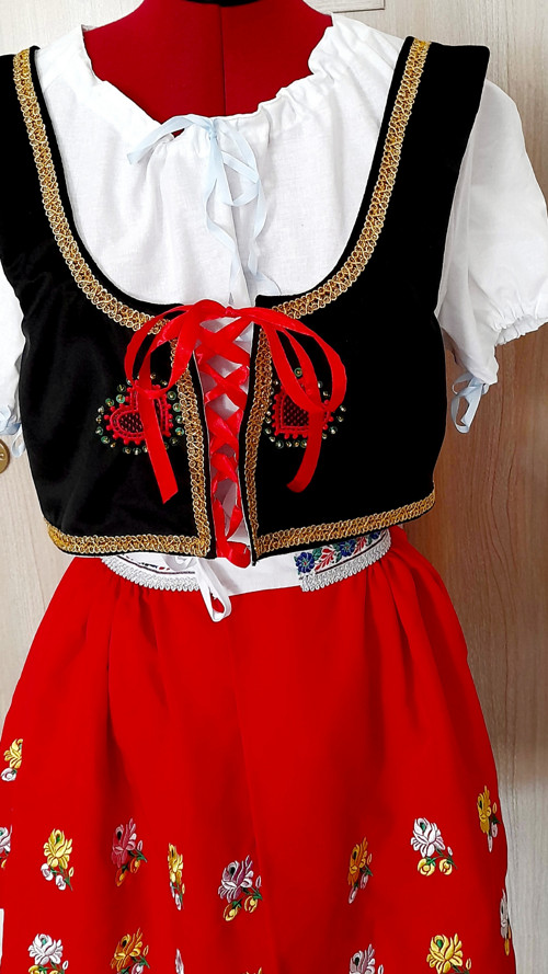 Kordulka ke kroji. Folklor. — foto 1