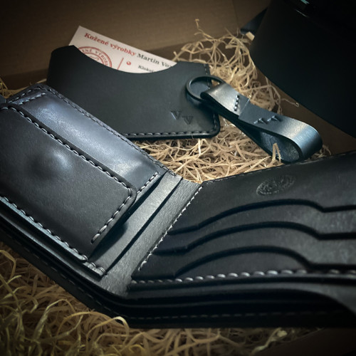 Kožená peněženka s ražbou iniciálů (set)