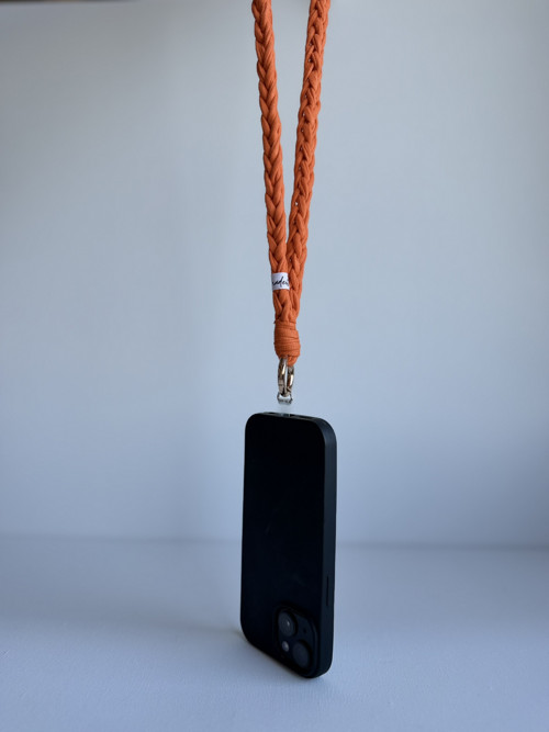 Háčkovaný slim popruh na telefon - oranžová