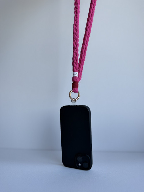 Háčkovaný slim popruh na telefon - růžová