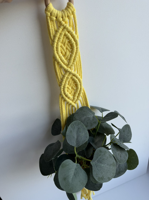 Macramé závěs na kytky - žlutý