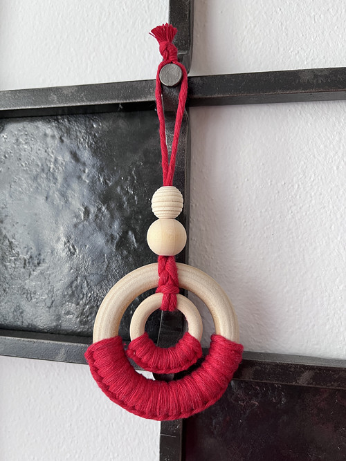 Macramé na dřevěném kroužku