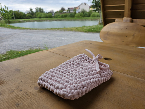 Světle růžový obal na čtečku
