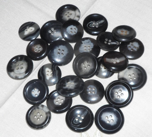 25x KNOFLÍKY žíhané