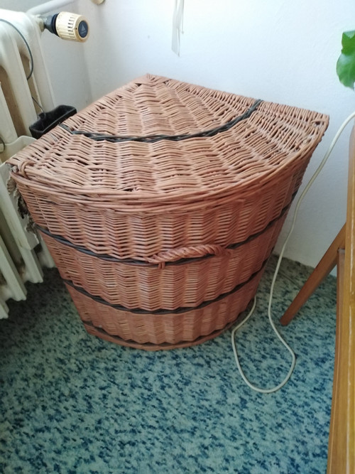 Rohový proutěný koš na prádlo, či cokoli