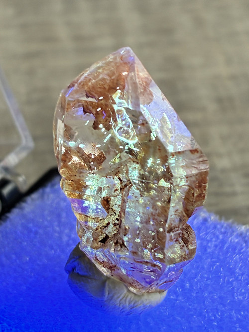 Ropný křišťál ,Petroleum’- ÚV minerál 5.23 gr. MDG