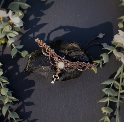 Klíč k srdci: Macramé choker s růženínem