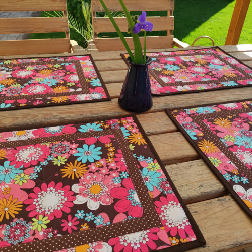 Prostírání patchwork hnědé květinové Rozkvetlé