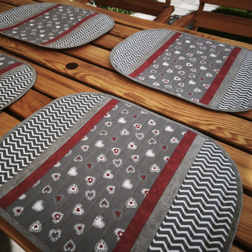 Prostírání patchwork šedé červené ovàl Srdíčka — foto 1