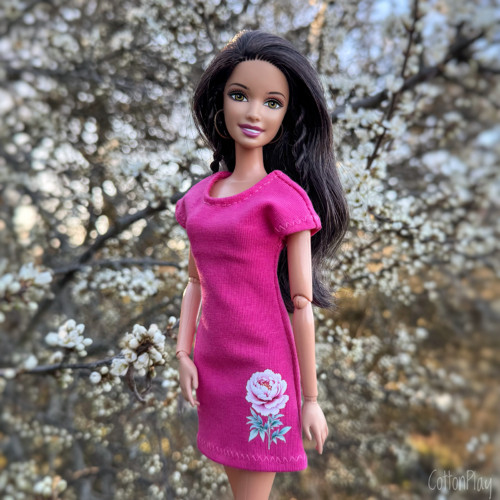 Pivoňka - Sytě růžové šaty pro Barbie