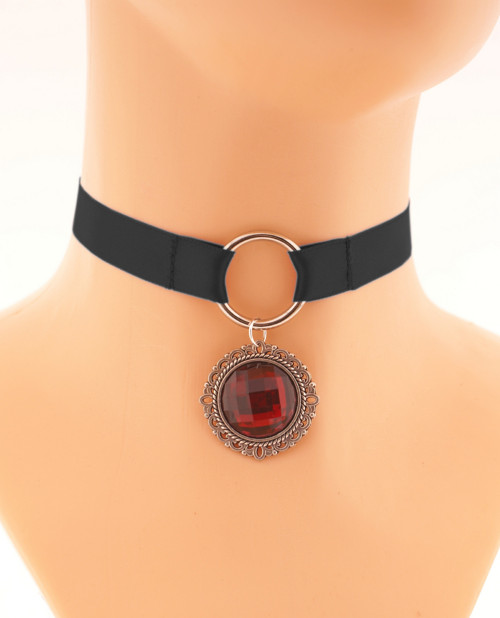 Gotický černý choker s medailonkem na krk