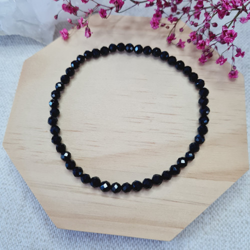 Spinel náramek broušený 4 mm