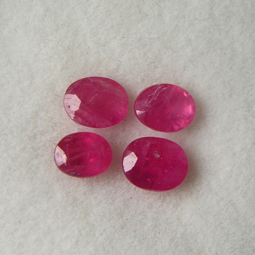 Broušené přírodní Rubíny, 1,73ct./4 ks., cca.5x4mm