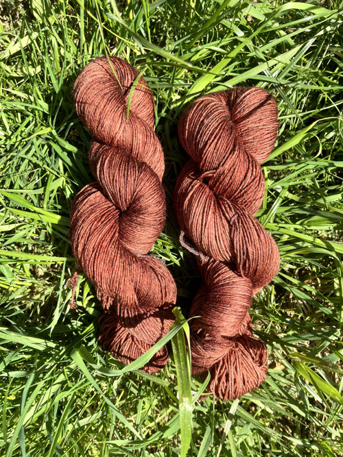 RUČNĚ BARVENÉ PŘADÉNKO - ČOKOLÁDA merino/hedvábí