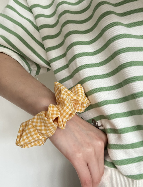 Kostkovaná gumička scrunchie