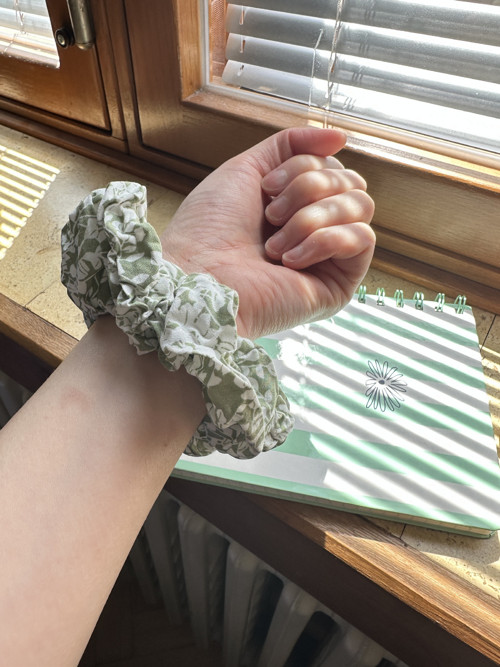 Set 2 ks / Ručně gumička scrunchie - Drobná kvítka