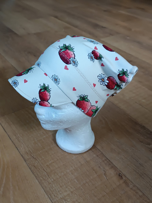 Šátek s kšiltem "jahůdky " vel. 50-52/3cm