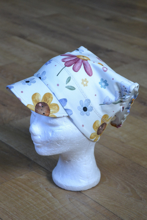 Šátek s kšiltem "akvarelová louka" vel. 50-52/3cm