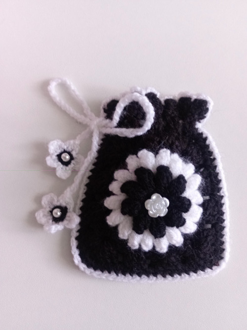 Háčkovaný pytlíček 8 x 10 cm