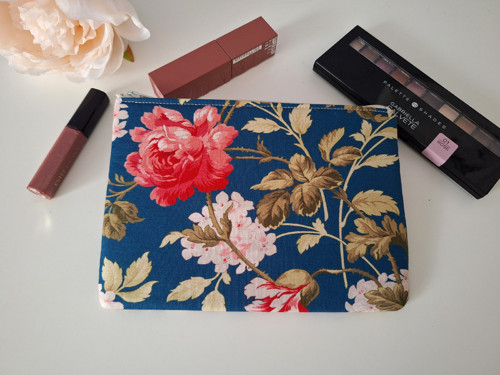 Taštička na mobil - Květy na modré