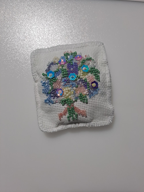 Magnet Vyšívaná korálková kytice