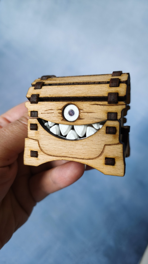 Dřevěná monster truhlička na kostku