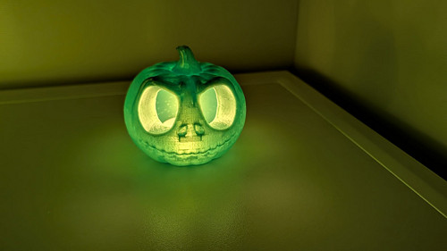Svítící halloweenská dýně s LED svíčkou