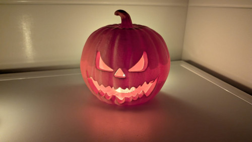 Svítící halloweenská dýně s LED svíčkou