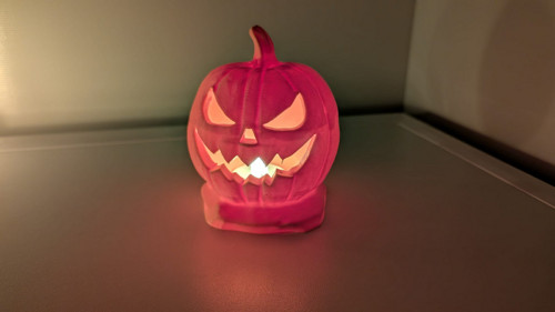 Svítící halloweenská dýně s LED svíčkou
