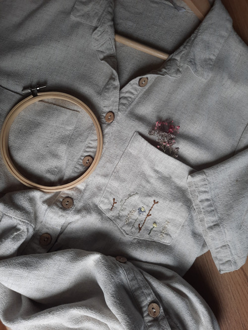 Upcycle originální šaty ruční výšivkou květin