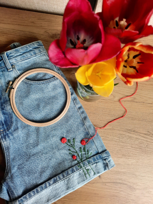 Upcycle originální kraťasy s výšivkou růže