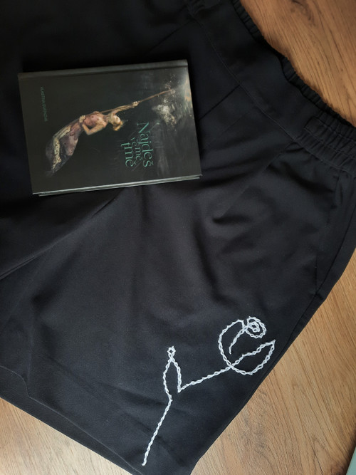 Upcycle originální černé kraťasy s výšivkou růže
