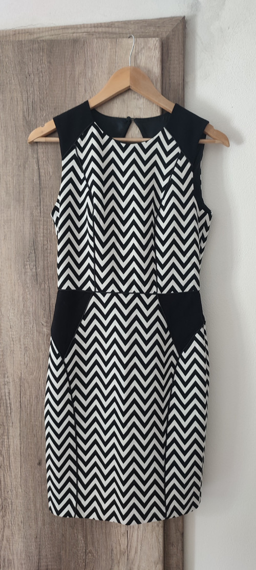 Chevron šaty — foto 1