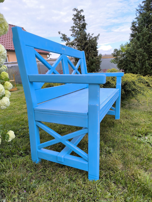 Zahradní lavice z masívu " nebeská modrá"