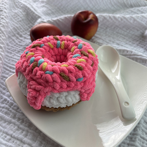 Háčkovaný donut z hebké žinylky