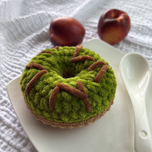 Háčkovaný donut z hebké žinylky