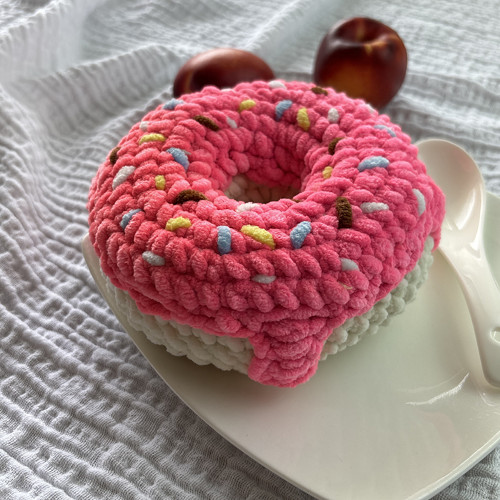 Velký donut z hebké žinylky