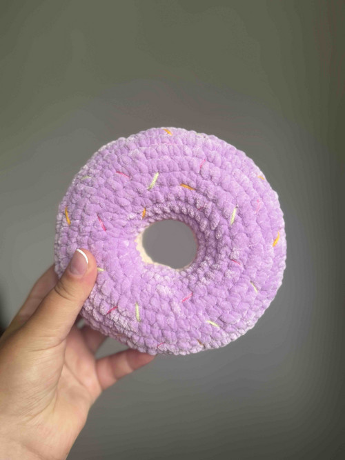 Háčkovaný donut