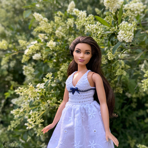 Top pro baculku Barbie (curvy) -bílý s tm. modrou